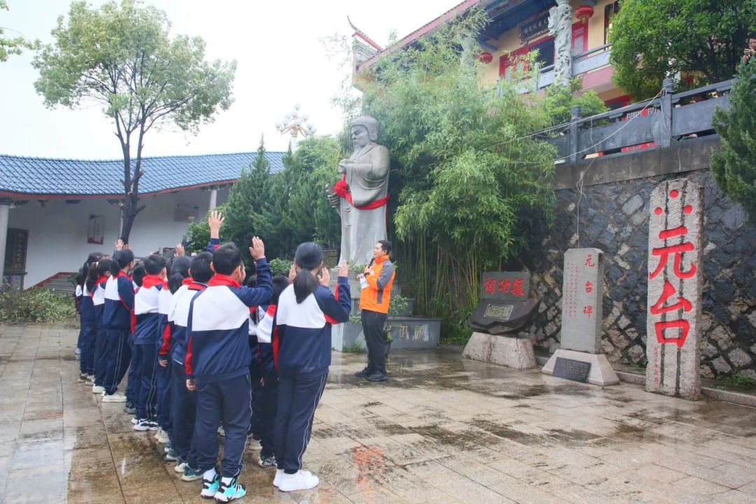 少年集結(jié)！玩拼圖、學(xué)射箭，趣味研學(xué)“箭” 入人心→