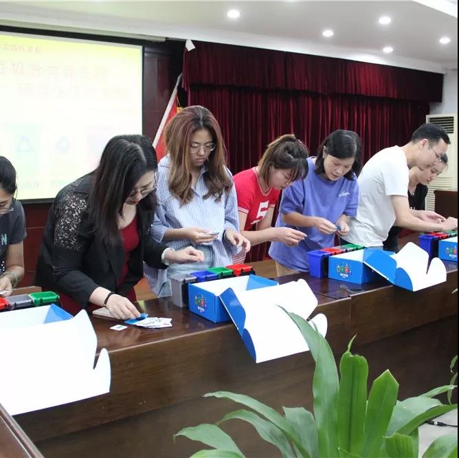 關(guān)于垃圾分類這些事兒，看看他們怎么做……