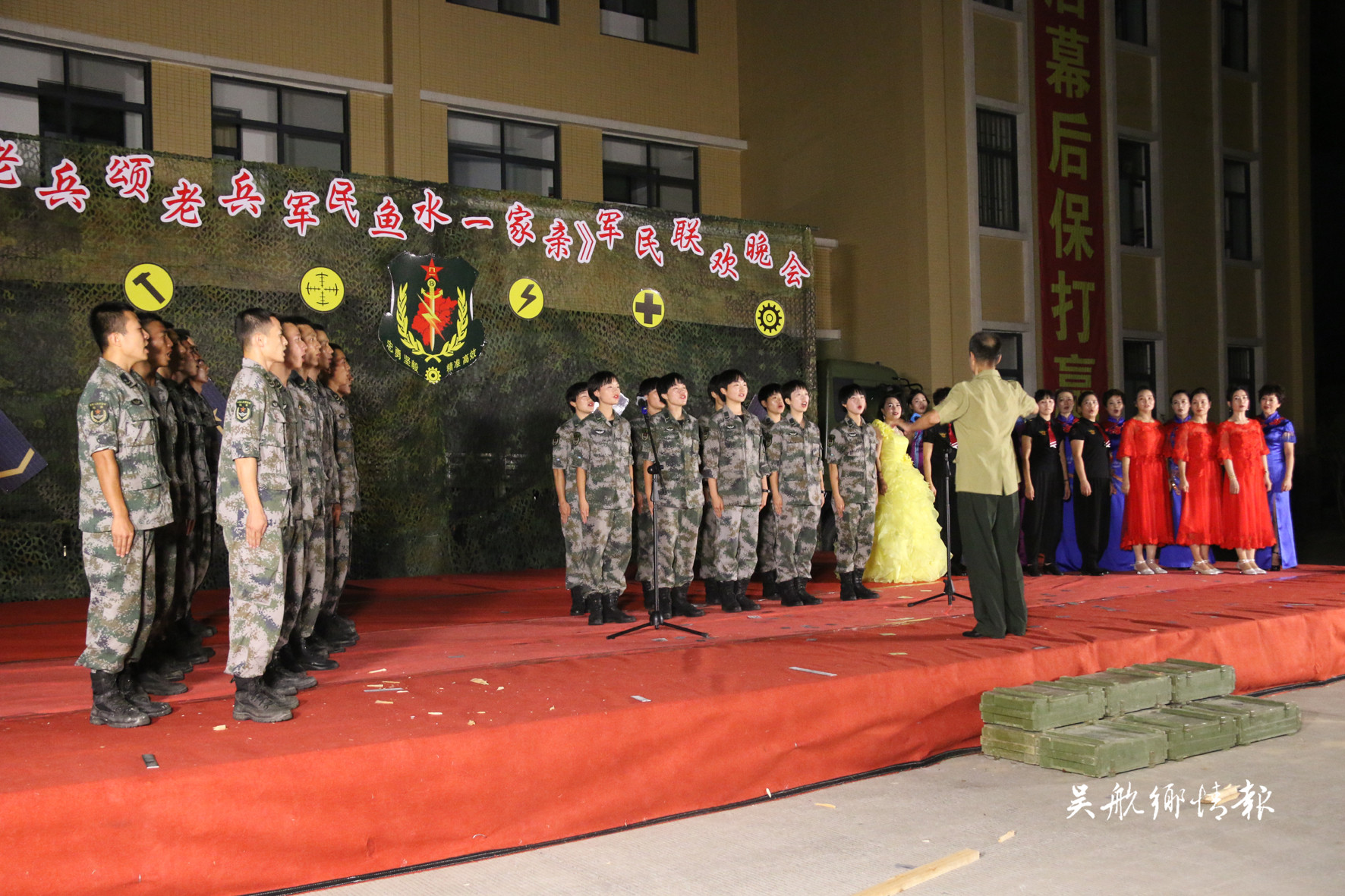 駐航部隊舉行“贊老兵、頌老兵，軍民魚水一家親”軍民文藝聯(lián)歡晚會