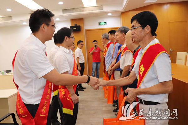 長(zhǎng)樂(lè)泰隆村鎮(zhèn)銀行舉行“師恩太濃 情滿泰隆”教師節(jié)座談會(huì)