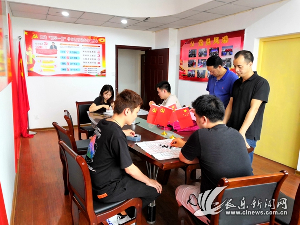 區(qū)司法局開展五子棋競(jìng)賽活動(dòng)