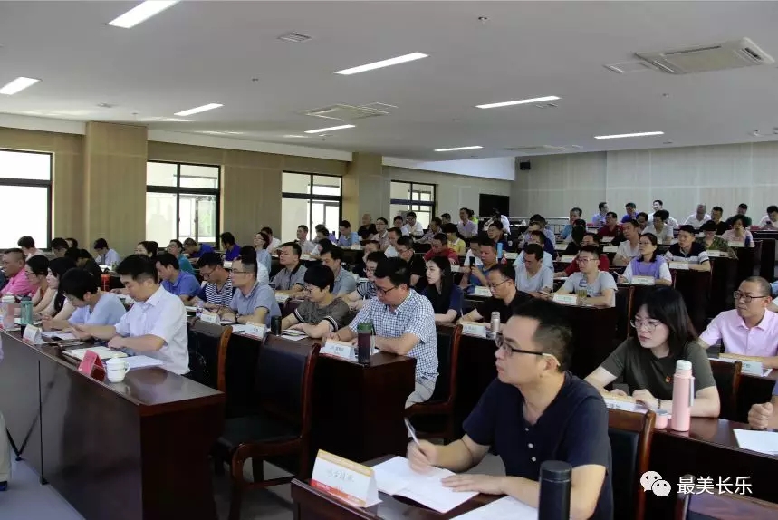 區(qū)領導赴區(qū)委黨校上黨課