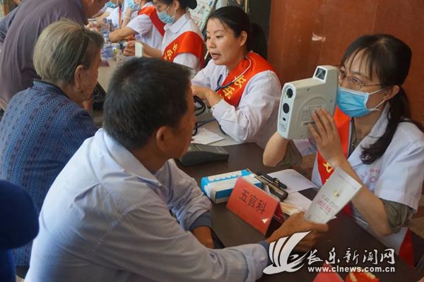 區(qū)婦幼保健院開展健康義診志愿服務(wù)活動