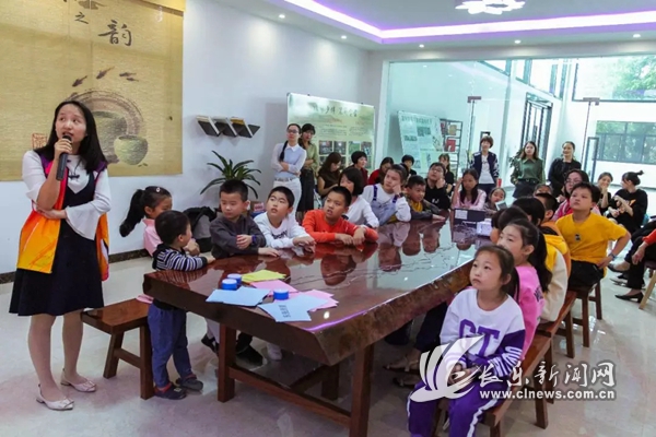 區(qū)婦聯(lián)開展“茉莉飄香·為愛誦讀”親子閱讀活動