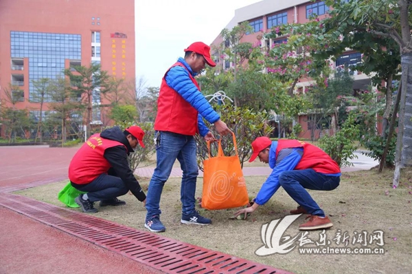 區(qū)住建局走進長樂一中首占校區(qū)開展垃圾分類進校園活動