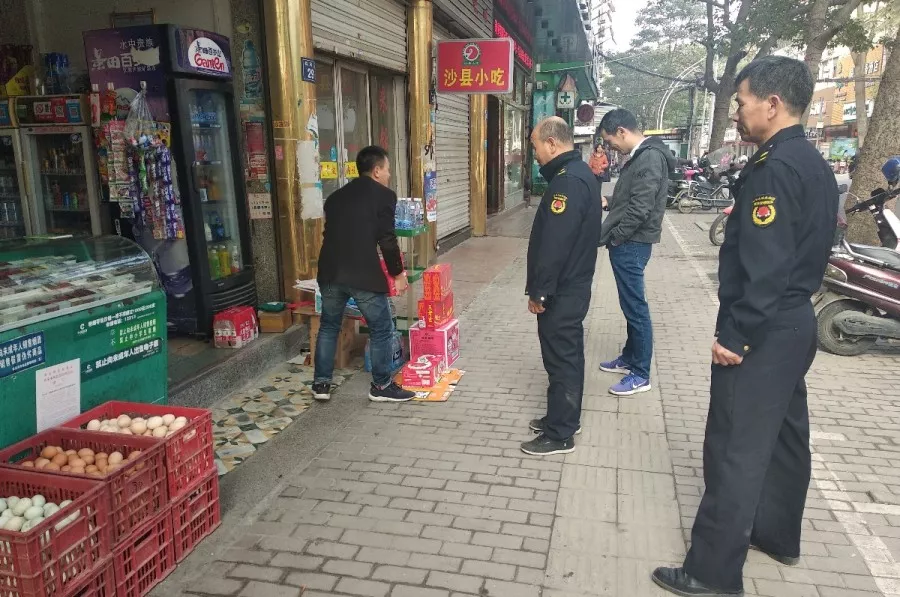 長樂城管全力開展市容環(huán)境整治