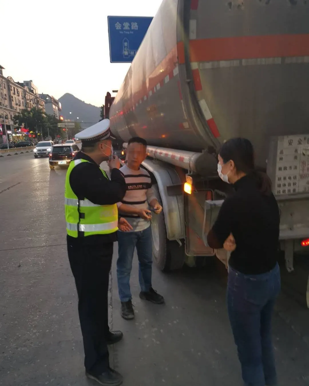 區(qū)交警大隊(duì)開(kāi)展道路交通安全整治行動(dòng)！