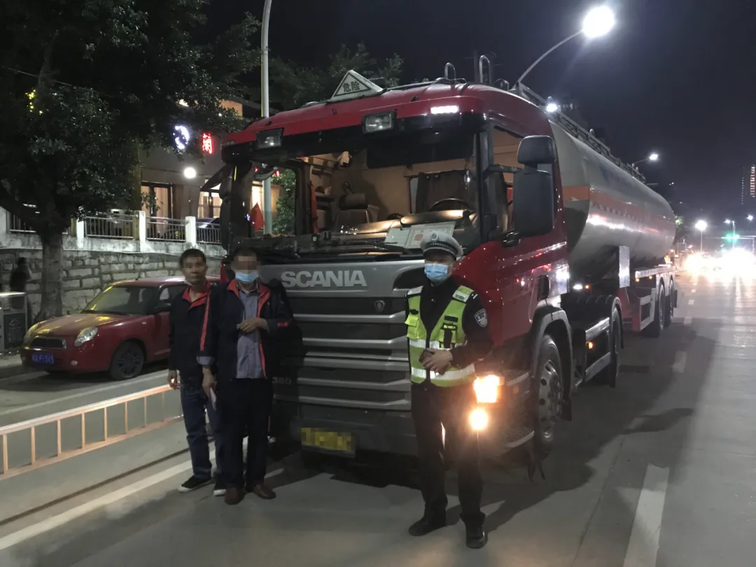 區(qū)交警大隊(duì)開(kāi)展道路交通安全整治行動(dòng)！