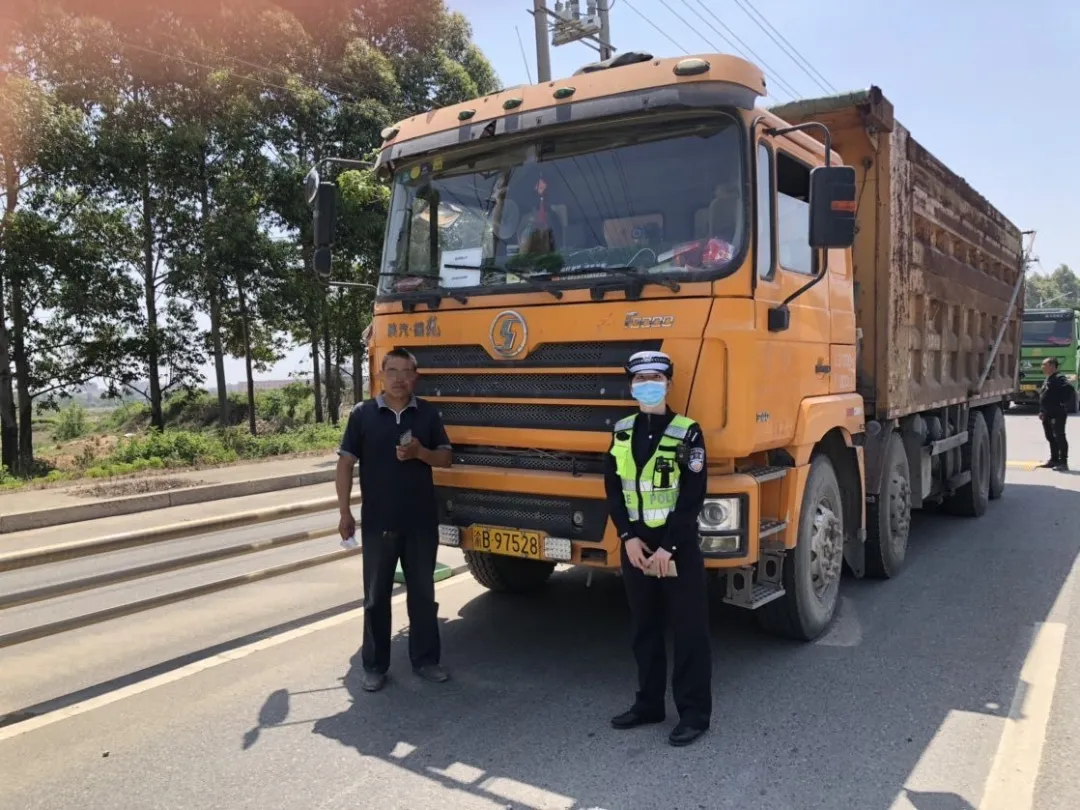 區(qū)交警大隊(duì)開(kāi)展道路交通安全整治行動(dòng)！