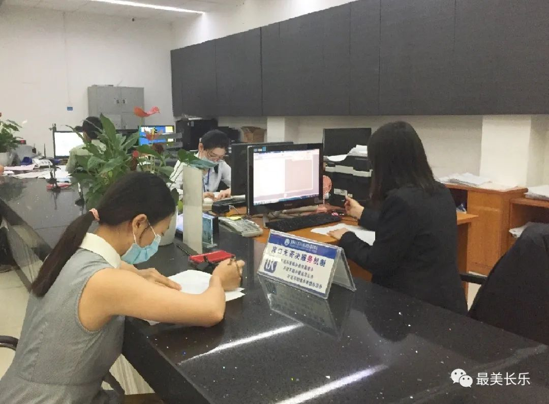 區(qū)行政服務(wù)中心新推“一窗聯(lián)辦”服務(wù)，為企業(yè)開通“綠色通道”