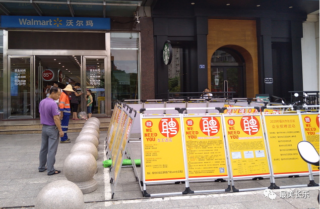 區(qū)人社局：“擺攤”招工解難題！