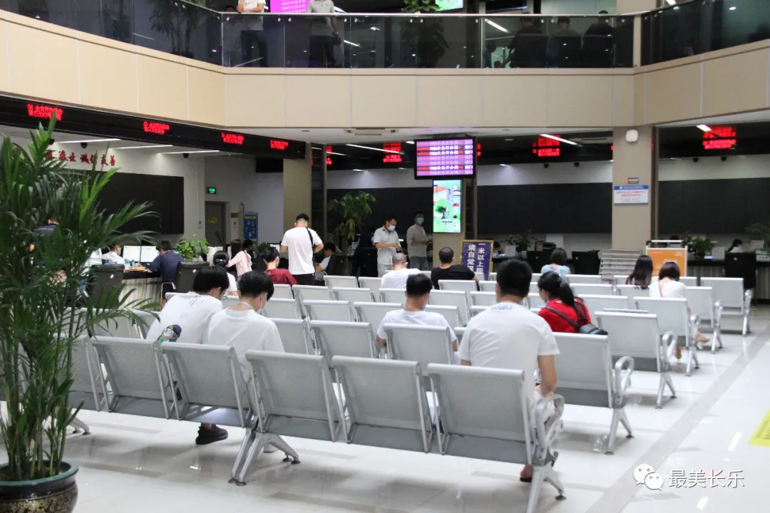 他們在一線服務(wù)中踐行雷鋒精神