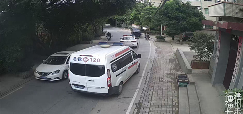 交警開道護(hù)送，傷者半小時(shí)送到醫(yī)院