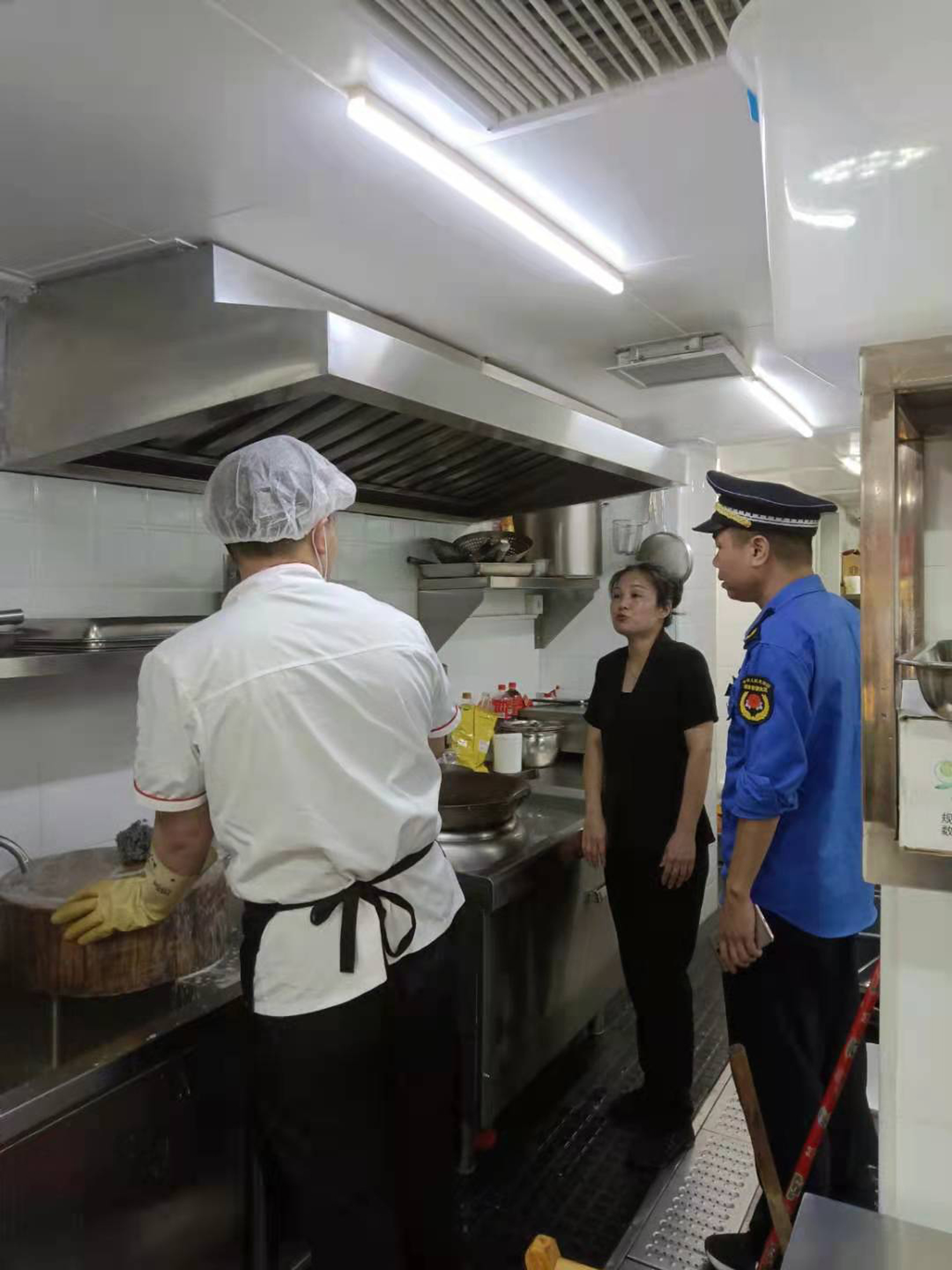 區(qū)城建監(jiān)察大隊(duì)持續(xù)做好食安城市創(chuàng)建工作
