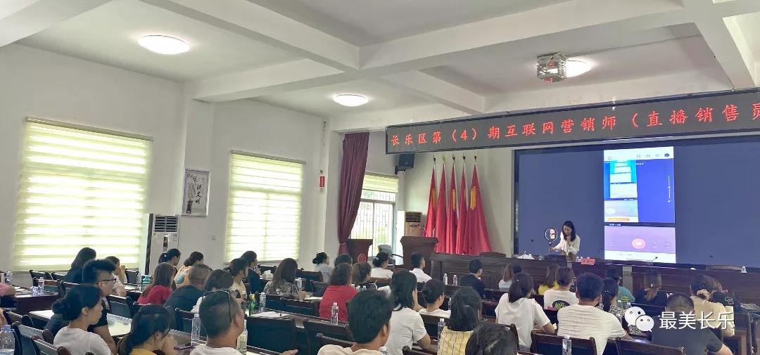 首批10000張！我區(qū)人社部門發(fā)放職業(yè)技能培訓券，最高面值1000元