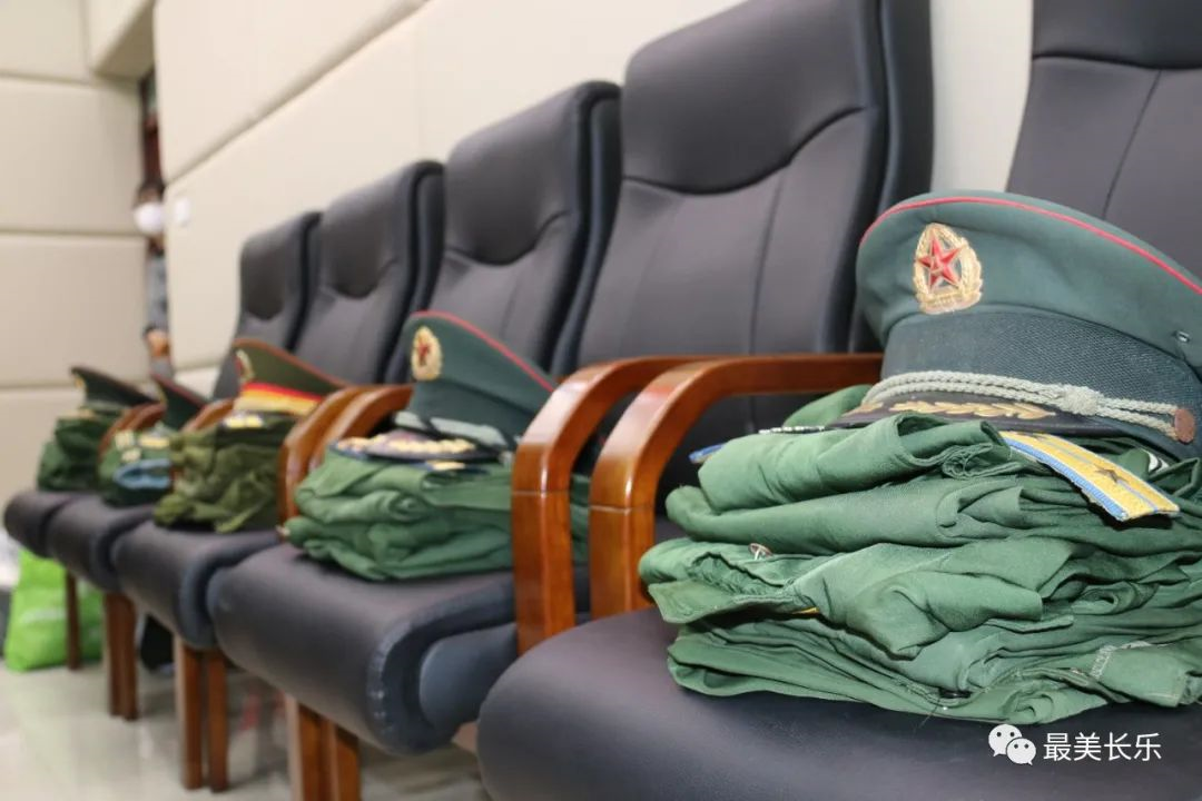 軍地聯(lián)合“亮劍” 打擊非法制售軍服行為