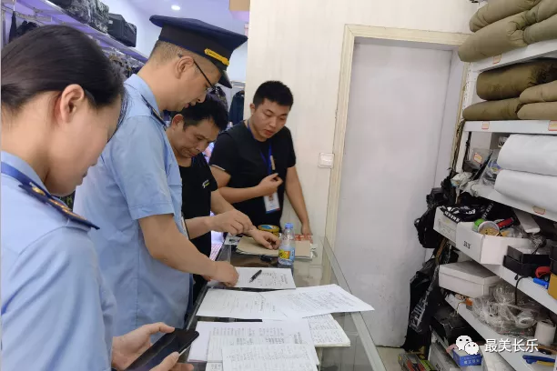 軍地聯(lián)合“亮劍” 打擊非法制售軍服行為