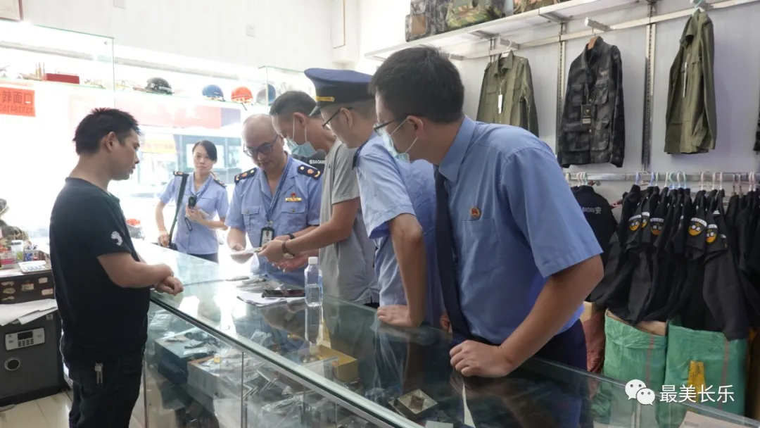 軍地聯(lián)合“亮劍” 打擊非法制售軍服行為
