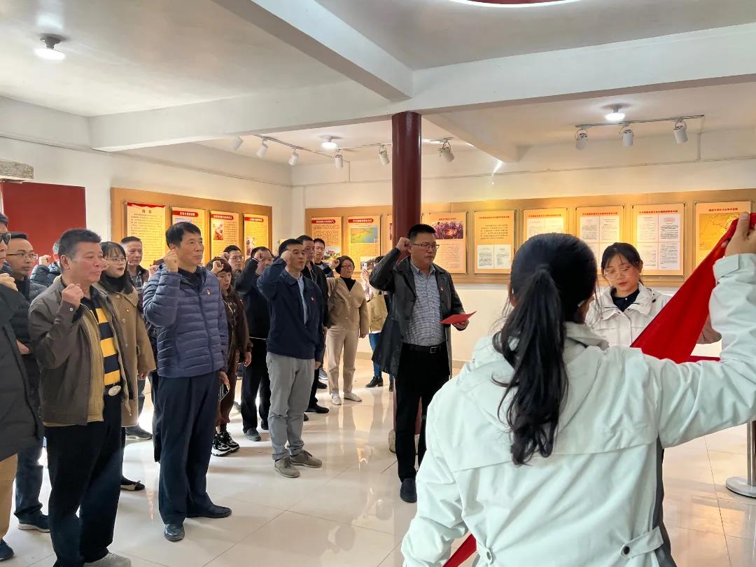 我區(qū)開展“緬懷革命先輩、賡續(xù)紅色基因”暨紀(jì)念陳亨源同志誕辰120周年主題黨日活動