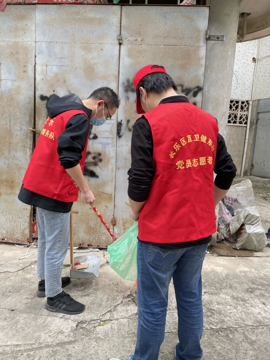 黨員志愿服務(wù) 守護(hù)河道“清凈美”