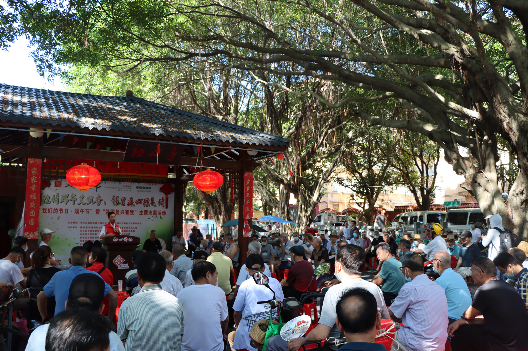  聽(tīng)黨史講座 憶崢嶸歲月
