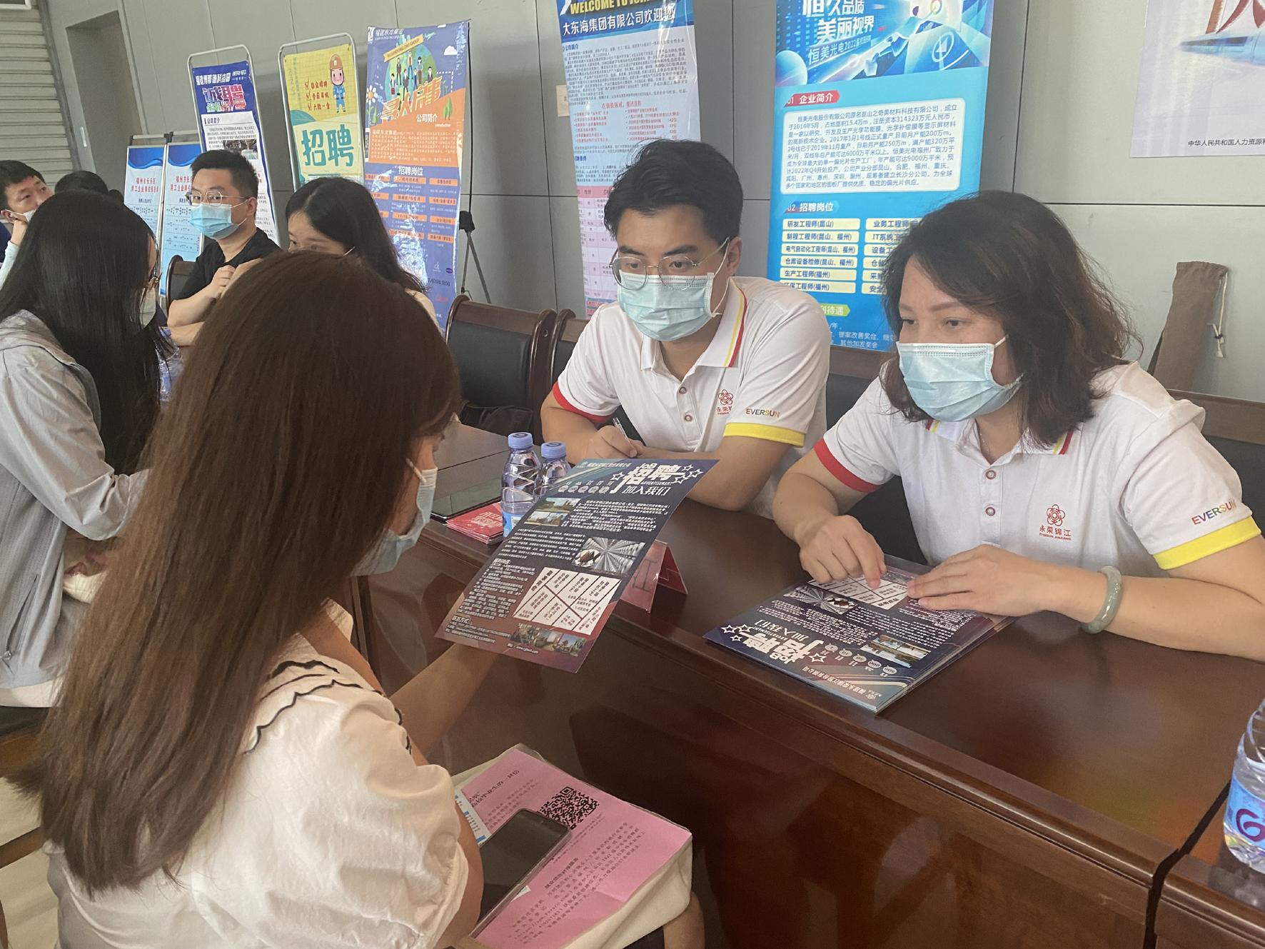 我區(qū)舉辦離校未就業(yè)高校畢業(yè)生專場招聘會