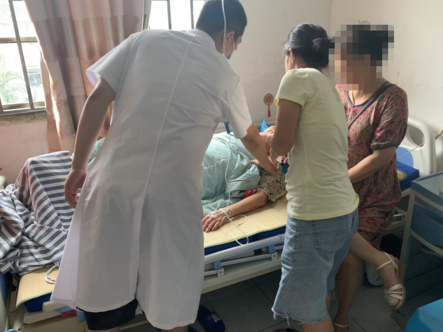 事發(fā)長樂！八旬老人休克倒地，他緊急施救……
