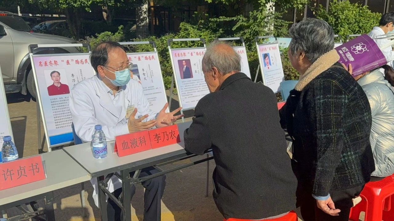 家門口掛上“專家號(hào)”，名醫(yī)組團(tuán)來航送健康！