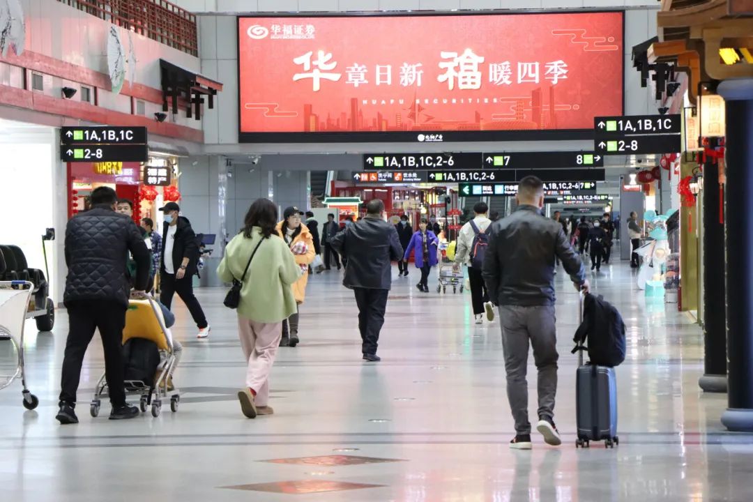 【網(wǎng)絡(luò)中國節(jié)·春節(jié)】致敬！他們用堅(jiān)守繪就“敬業(yè)福”