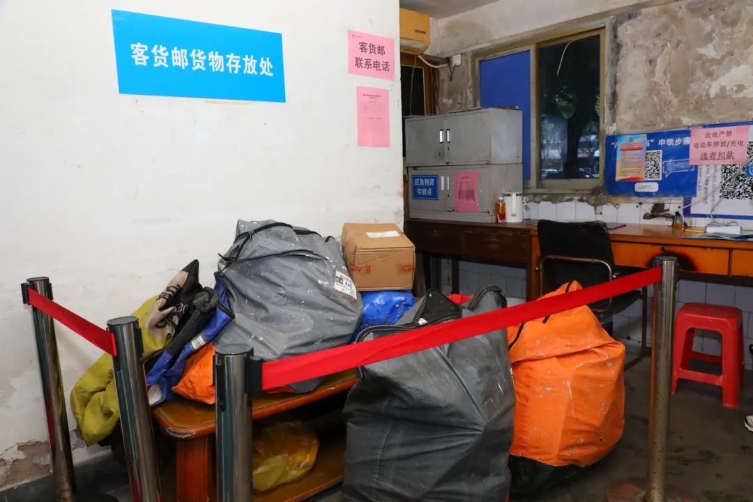 方便！公交車“兼職”服務忙！