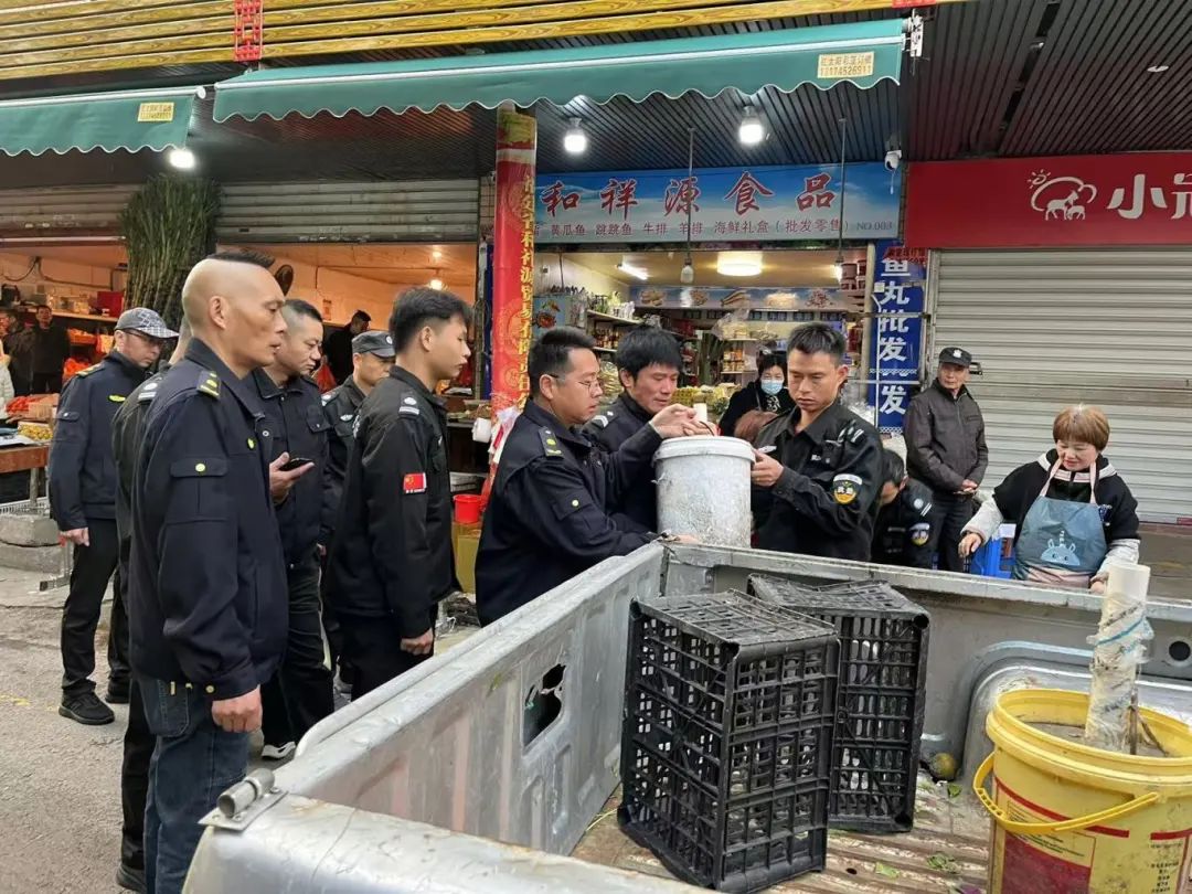 安裝、整治！長(zhǎng)樂(lè)這條路告別“馬路市場(chǎng)”！
