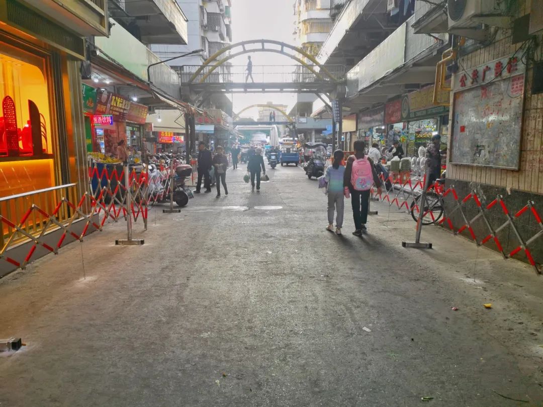 安裝、整治！長(zhǎng)樂(lè)這條路告別“馬路市場(chǎng)”！