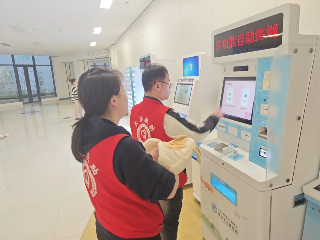 淚目！38天生死救治，只為這位“小不點(diǎn)”……