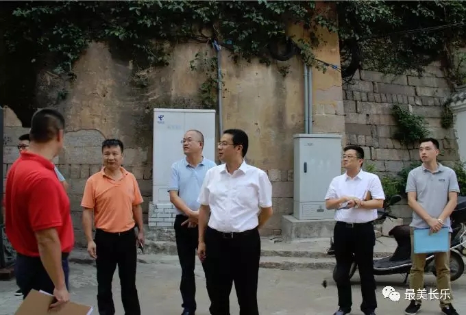 區(qū)領導開展“不忘初心、牢記使命”主題教育歷史文化名鎮(zhèn)調研活動
