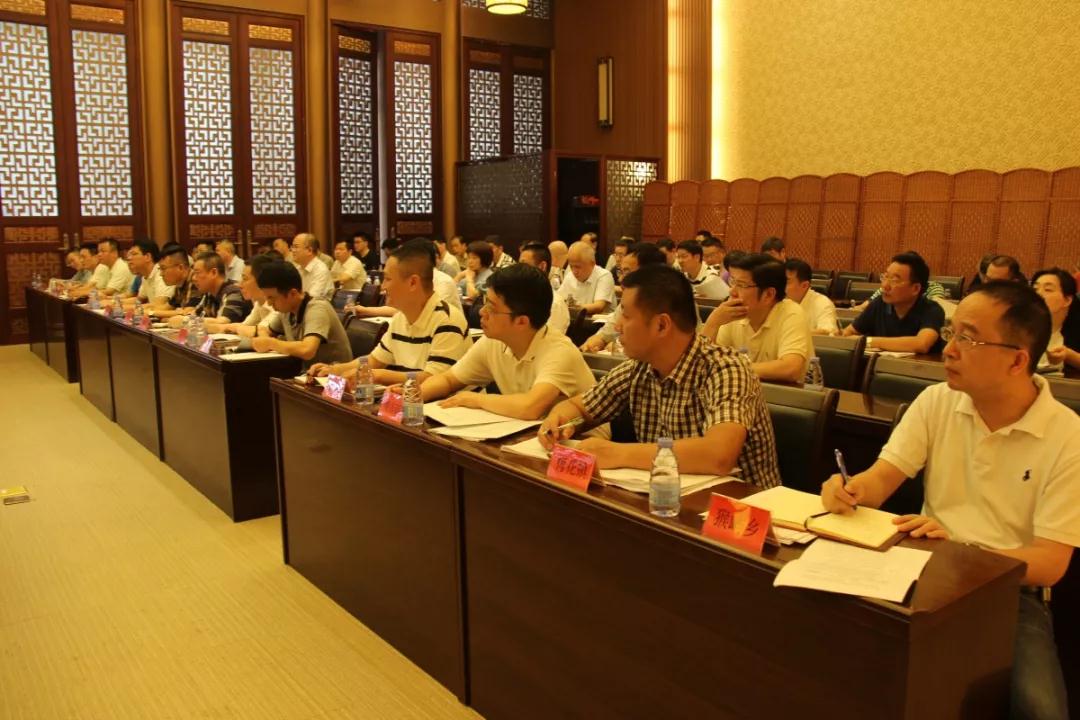 區(qū)委常委會會議暨區(qū)掃黑除惡專項斗爭領(lǐng)導(dǎo)小組會議召開