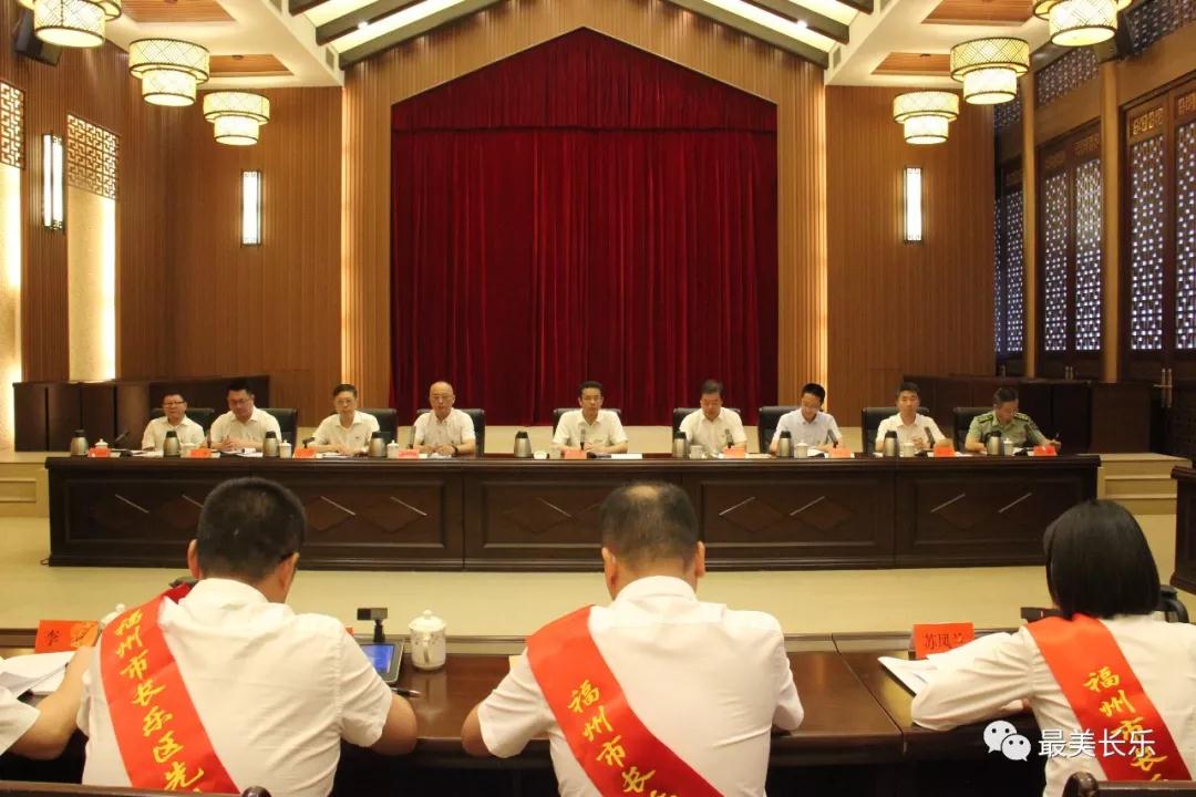 全區(qū)“兩優(yōu)一先”代表座談會召開