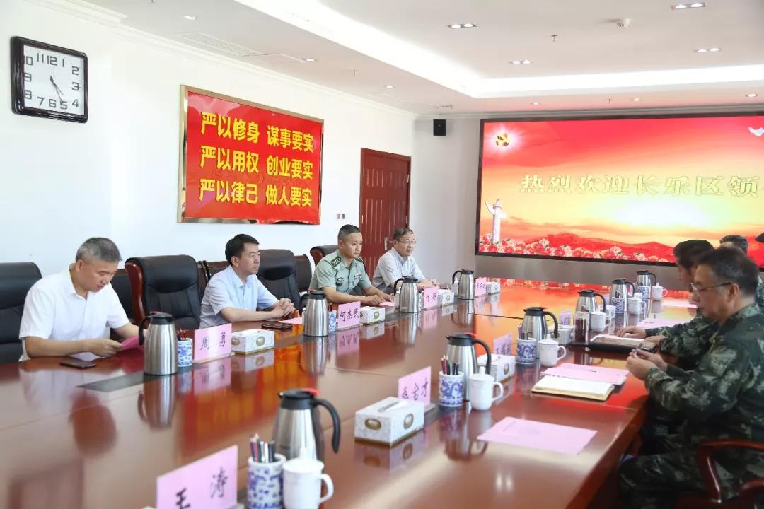 區(qū)領導走訪駐航部隊