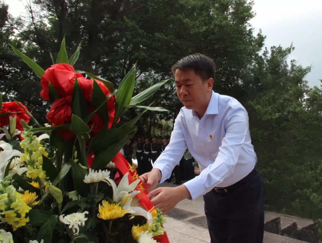 國(guó)慶前夕，區(qū)領(lǐng)導(dǎo)來到這里做了這件事……