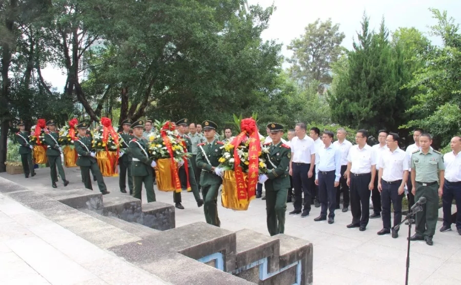 國(guó)慶前夕，區(qū)領(lǐng)導(dǎo)來到這里做了這件事……