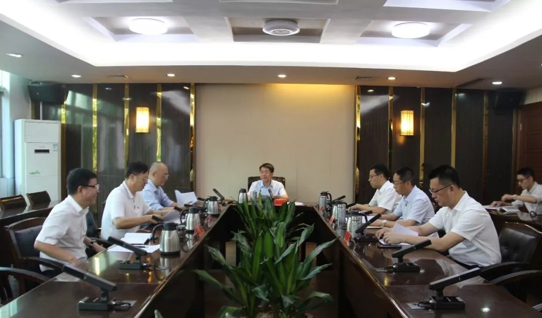 在區(qū)委常委會“不忘初心、牢記使命”主題教育調(diào)研成果交流會上，書記提出這些要求......