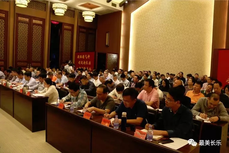 區(qū)委常委會(擴大)會議傳達學(xué)習(xí)貫徹黨的十九屆四中全會精神和省委、市委常委會(擴大)會議精神