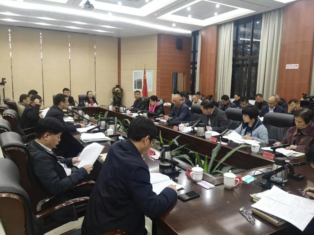 區(qū)政府召開的這兩場會(huì)，研究部署了這些工作……