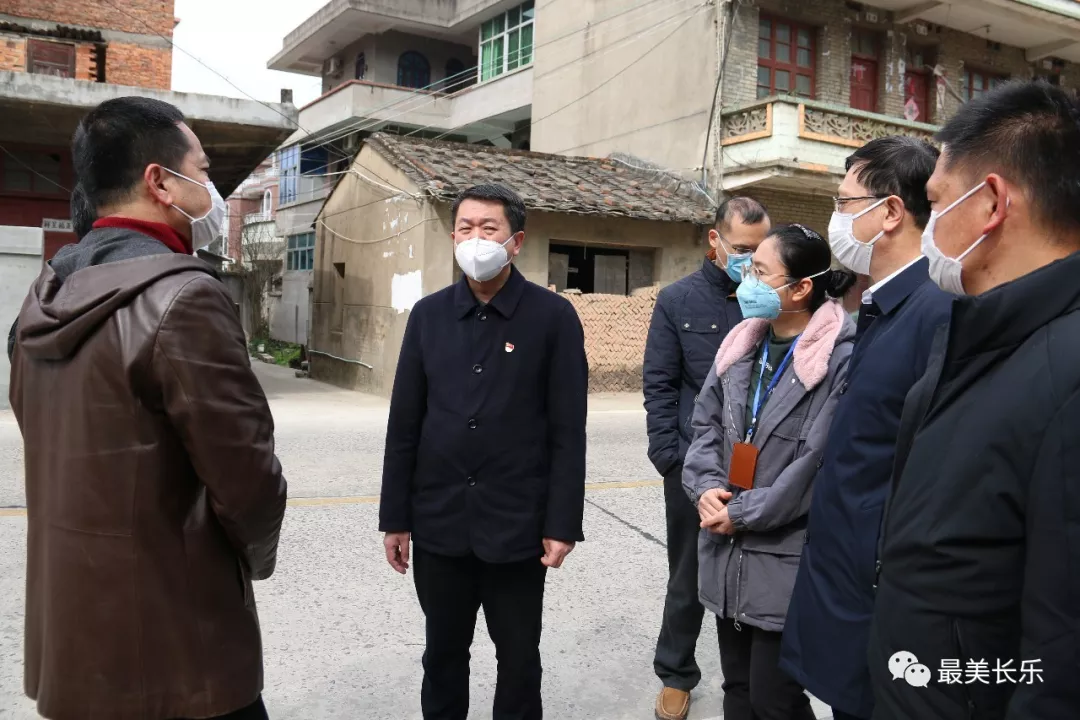 區(qū)領(lǐng)導調(diào)研新型冠狀病毒感染的肺炎疫情防控工作