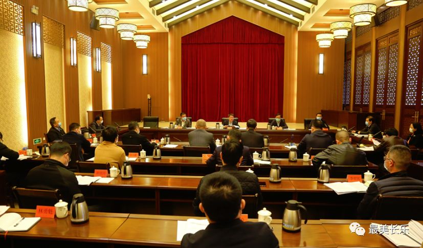 我區(qū)動員部署“當先鋒打頭陣、抓項目促跨越”主題競賽活動暨優(yōu)化營商環(huán)境工作