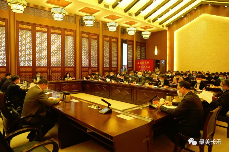 我區(qū)動員部署“當先鋒打頭陣、抓項目促跨越”主題競賽活動暨優(yōu)化營商環(huán)境工作