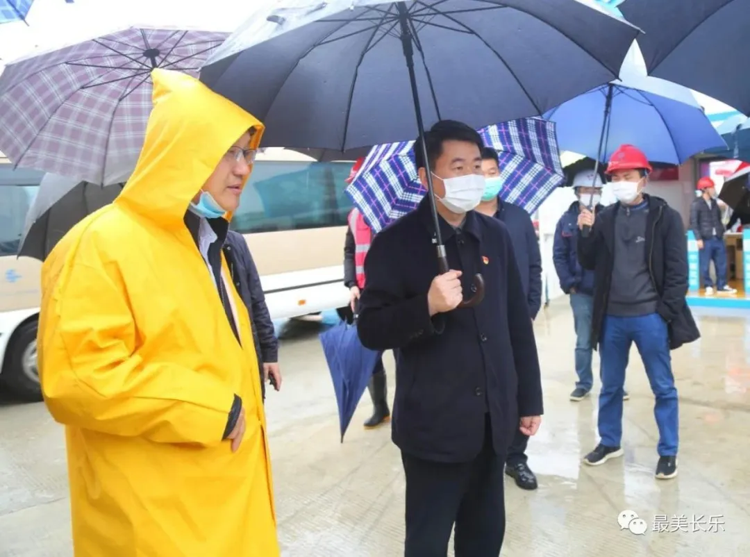 何杰民現(xiàn)場推動?xùn)|湖“三創(chuàng)園”建設(shè)工作并檢查工地安全生產(chǎn)