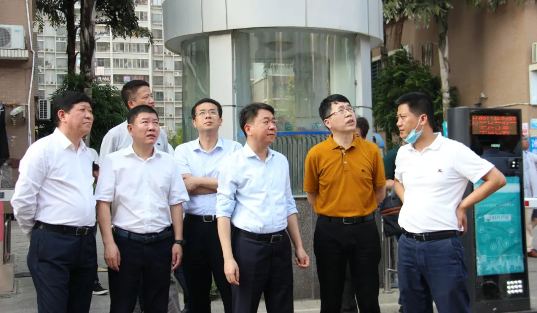 改到位改徹底！區(qū)領(lǐng)導(dǎo)現(xiàn)場推動(dòng)房屋結(jié)構(gòu)安全隱患排查整治工作
