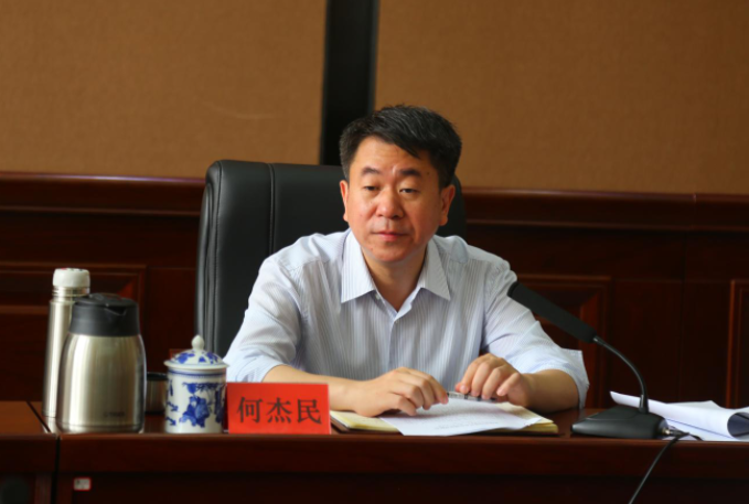 何杰民走訪調(diào)研金峰鎮(zhèn)“雙百雙千”增產(chǎn)增效、 “抓項目促跨越”工作