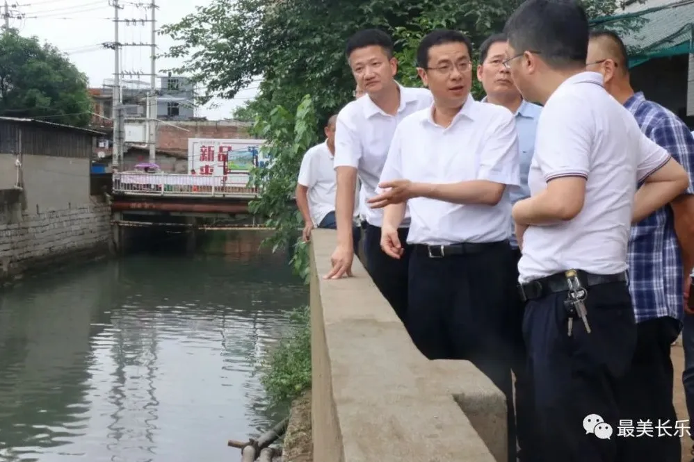 區(qū)領(lǐng)導(dǎo)帶隊現(xiàn)場督查河湖長制工作