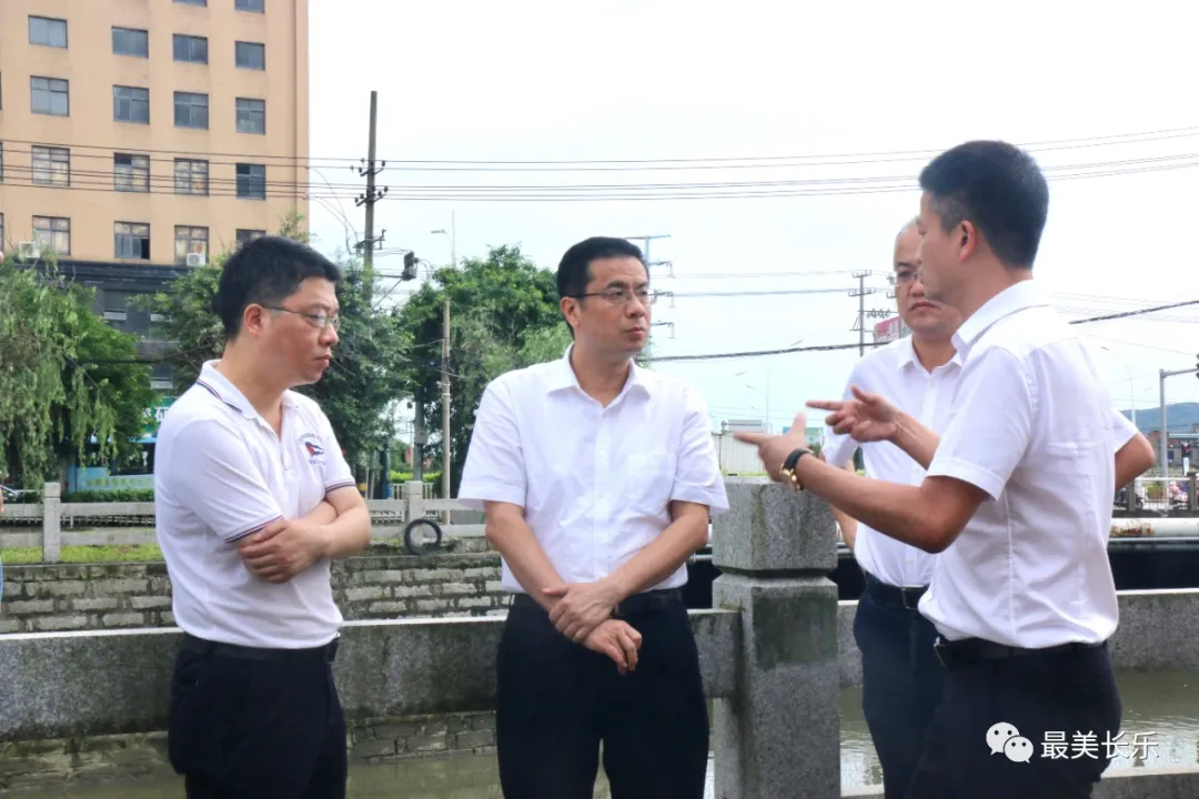 區(qū)領(lǐng)導(dǎo)帶隊現(xiàn)場督查河湖長制工作